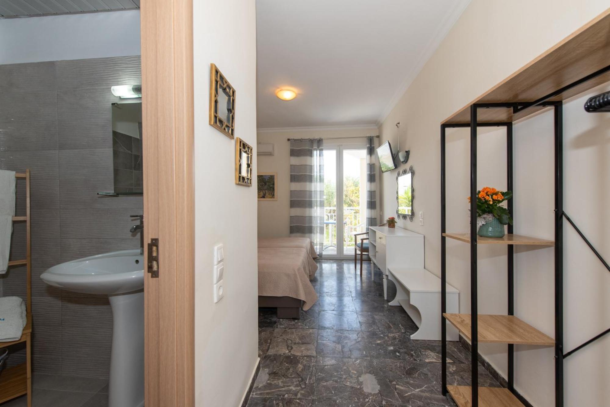 Tsolakis Studios & Apartments ลากานาส ภายนอก รูปภาพ