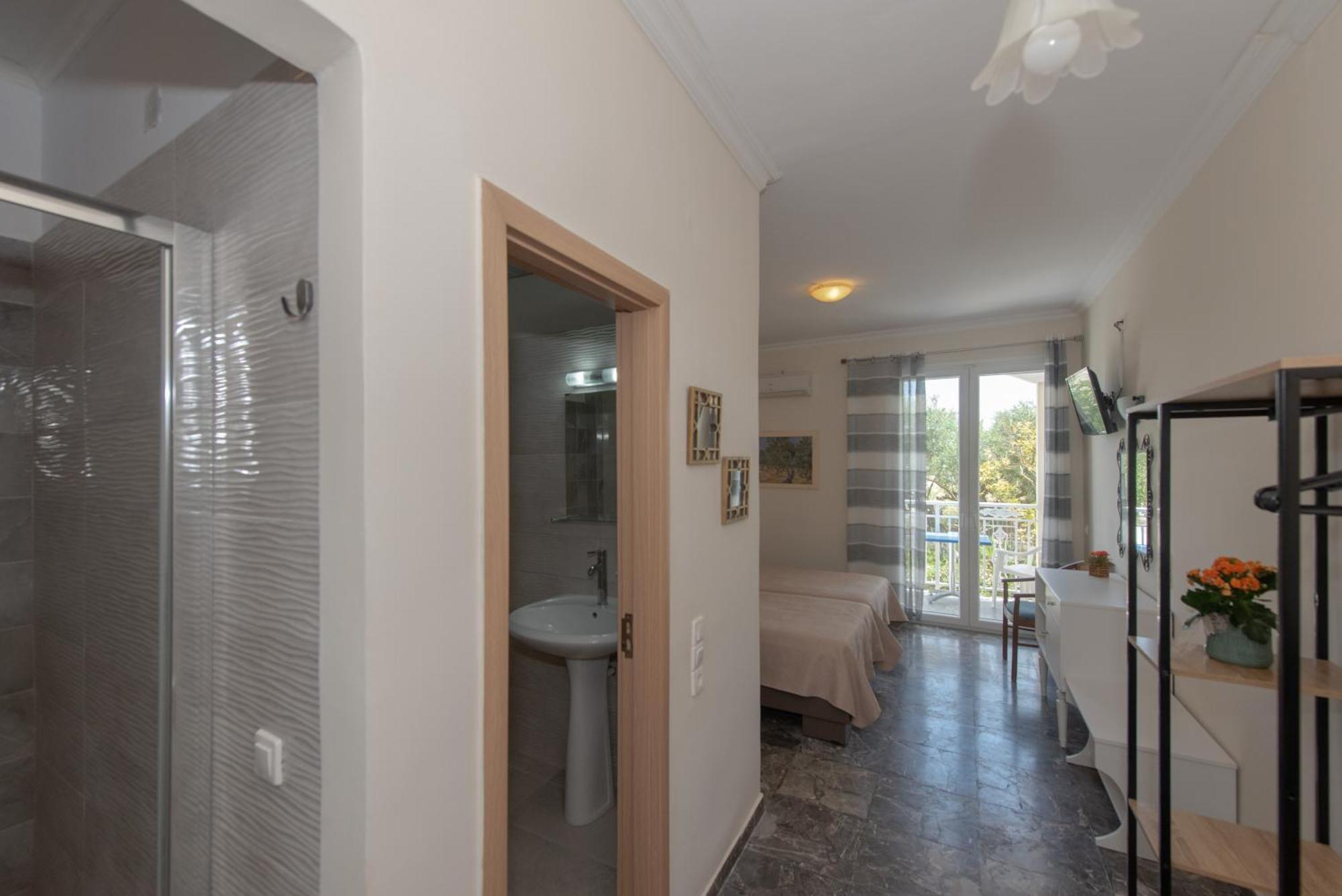 Tsolakis Studios & Apartments ลากานาส ภายนอก รูปภาพ